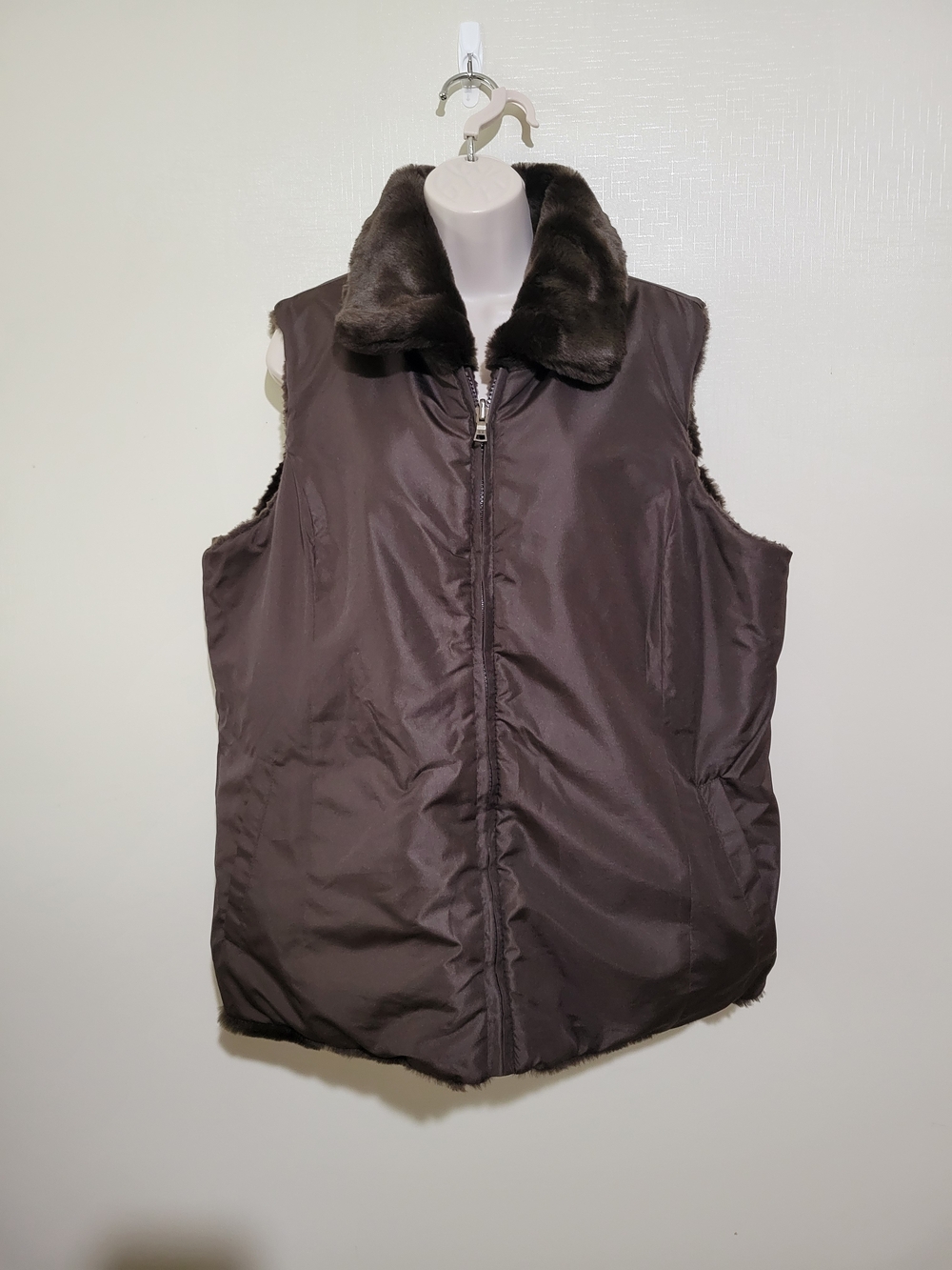 Liz Claiborne Reversable Puffer Vest
